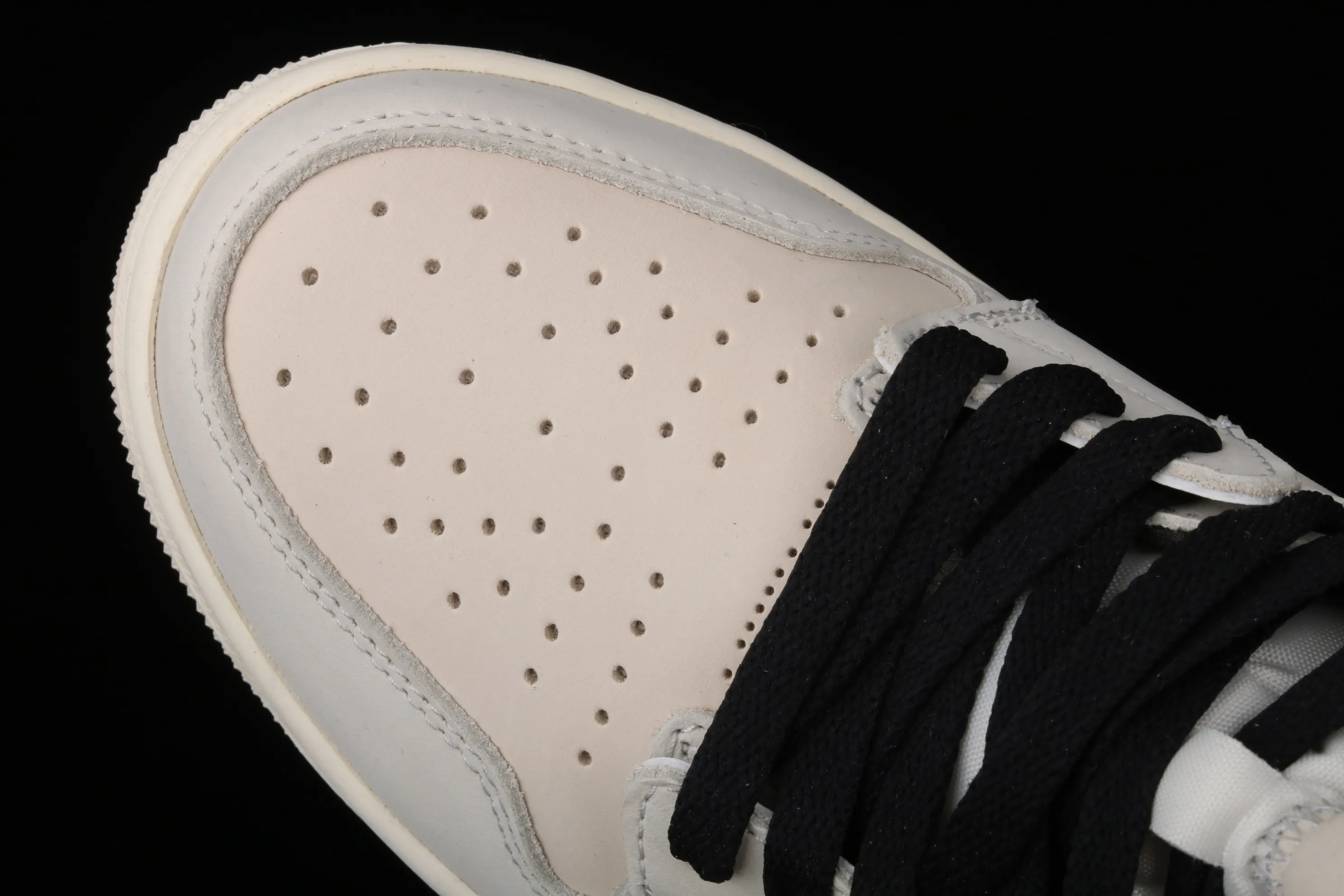 All categories Air Jordan Jordan series basketball shoes Air Jordan 1 High Special offer Air Jordan 1 Zoom Air CMFT "Summit White" AJ1 Joe 1 Pearl milk tea off-white CT0979-100